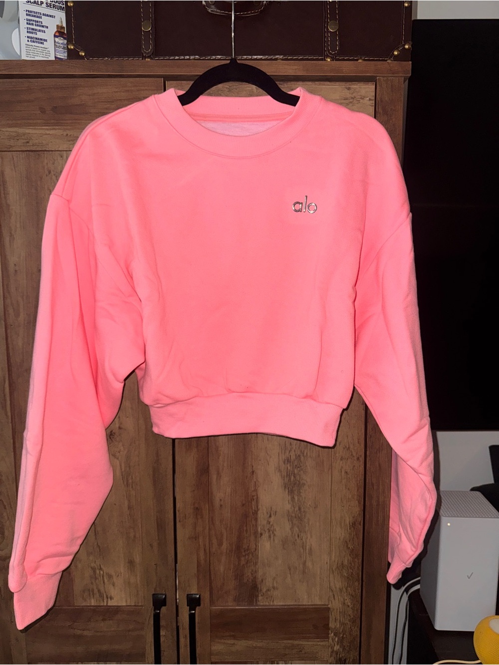 ALO Yoga Cropped Crewneck Sweatshirt - Neon Pink